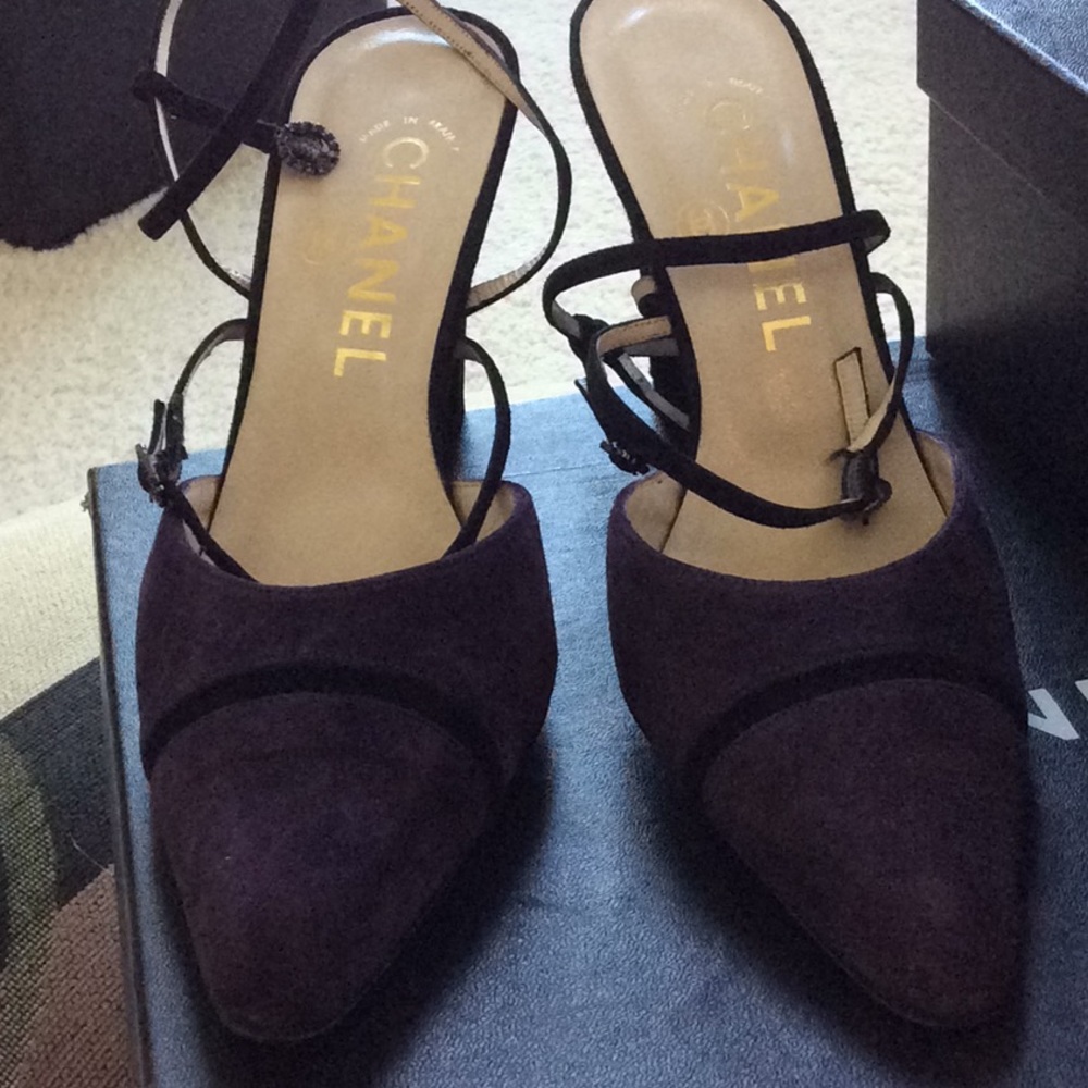 CHANEL purple & black strappy suede pumps - Picture 10 of 12